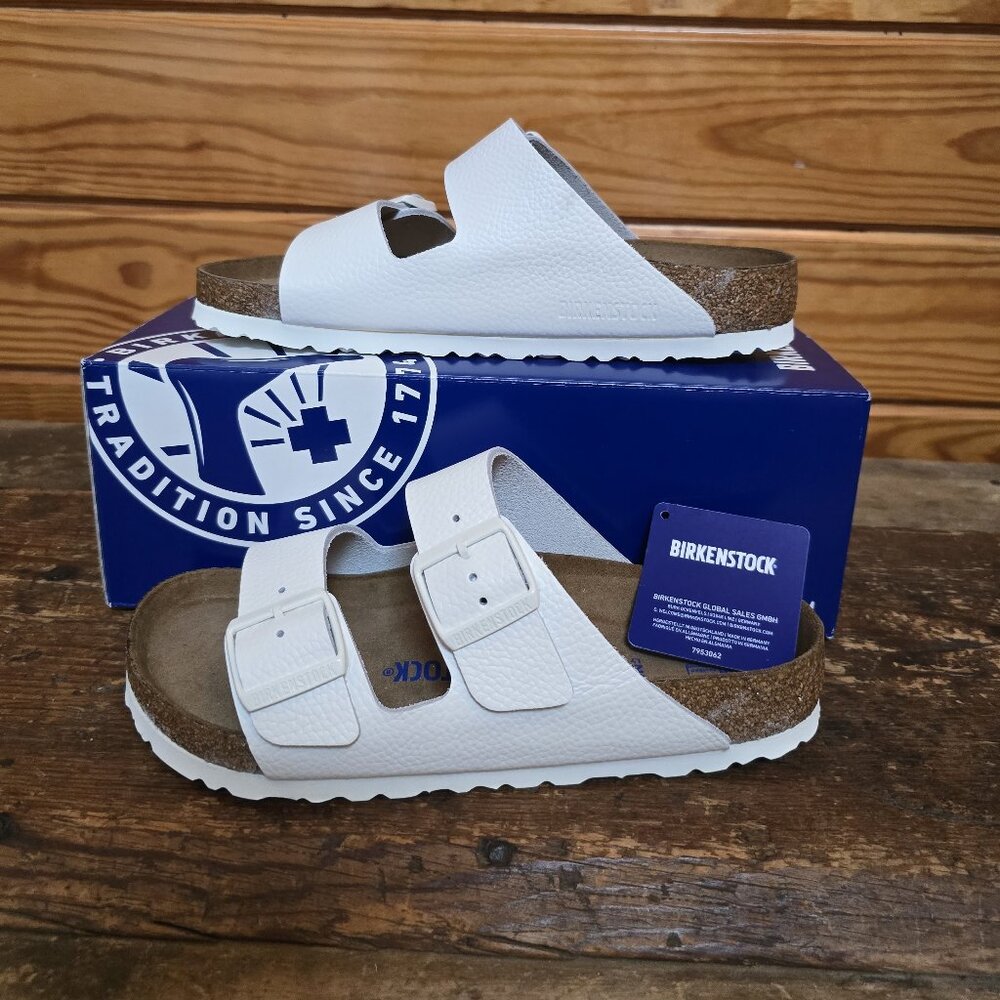 NWT genuine leather Birkenstock Arizona's with softbed in size 38EU/7US regular